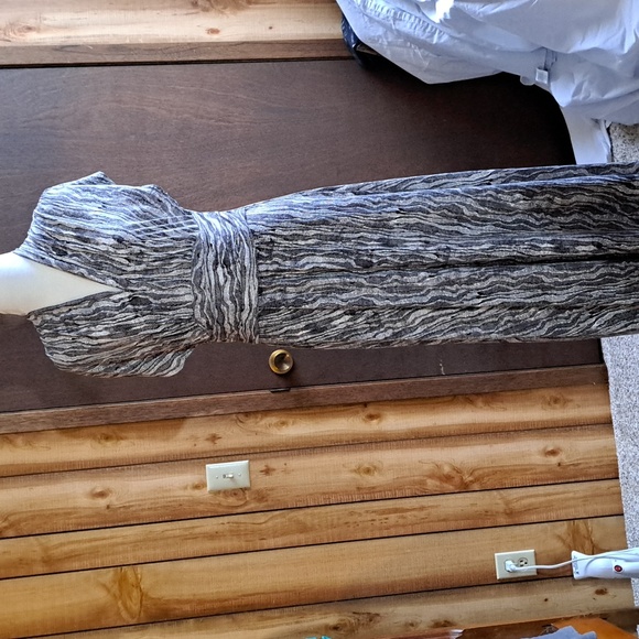 Evan-Picone Dresses & Skirts - Evan-Picone M black/tan/taupe maxi dress V-neck ruched waistline